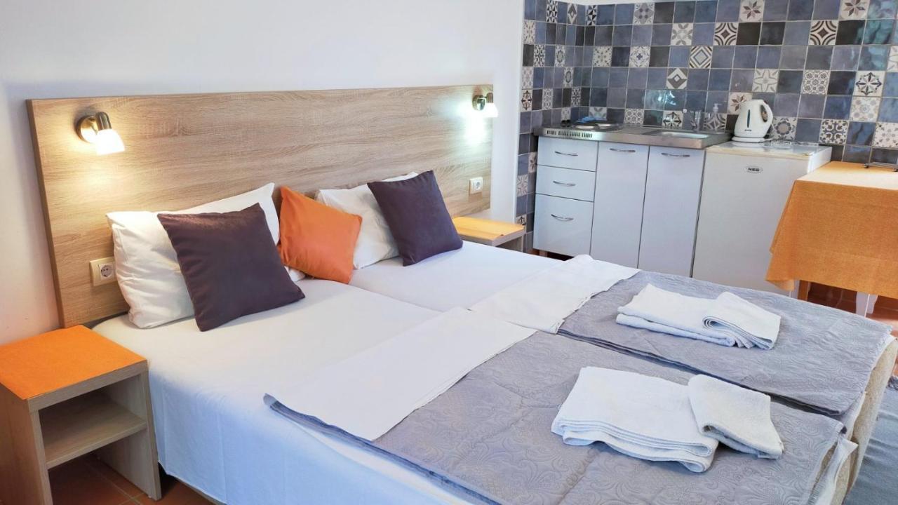 Guesthouse Tri Palme Bečići Zewnętrze zdjęcie