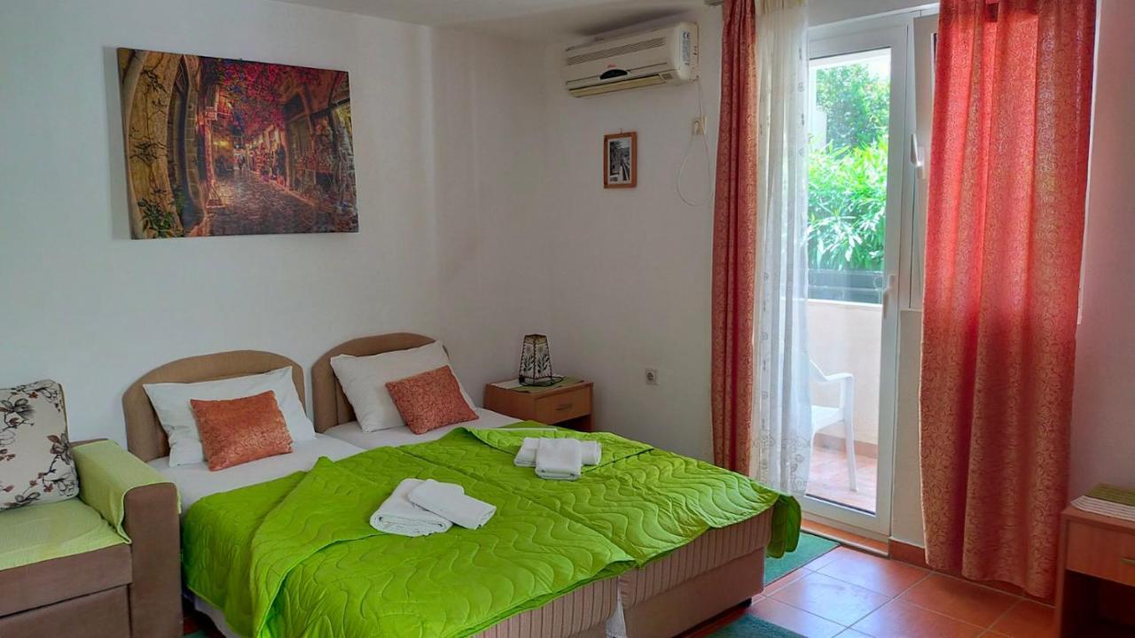 Guesthouse Tri Palme Bečići Zewnętrze zdjęcie