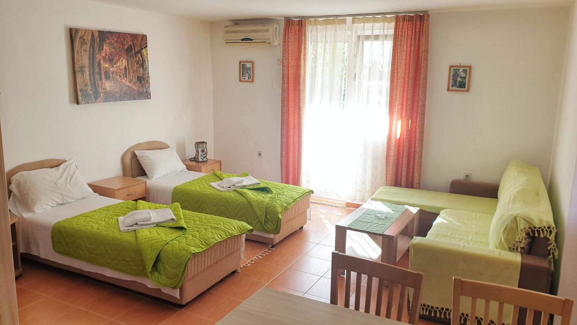 Guesthouse Tri Palme Bečići Zewnętrze zdjęcie