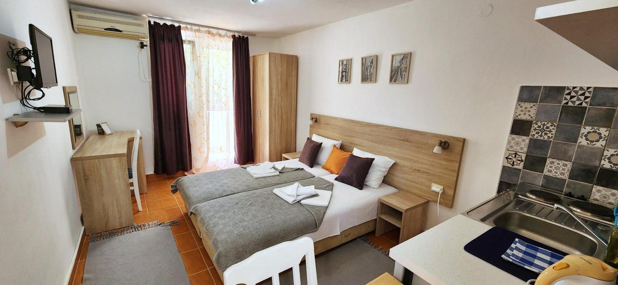Guesthouse Tri Palme Bečići Zewnętrze zdjęcie