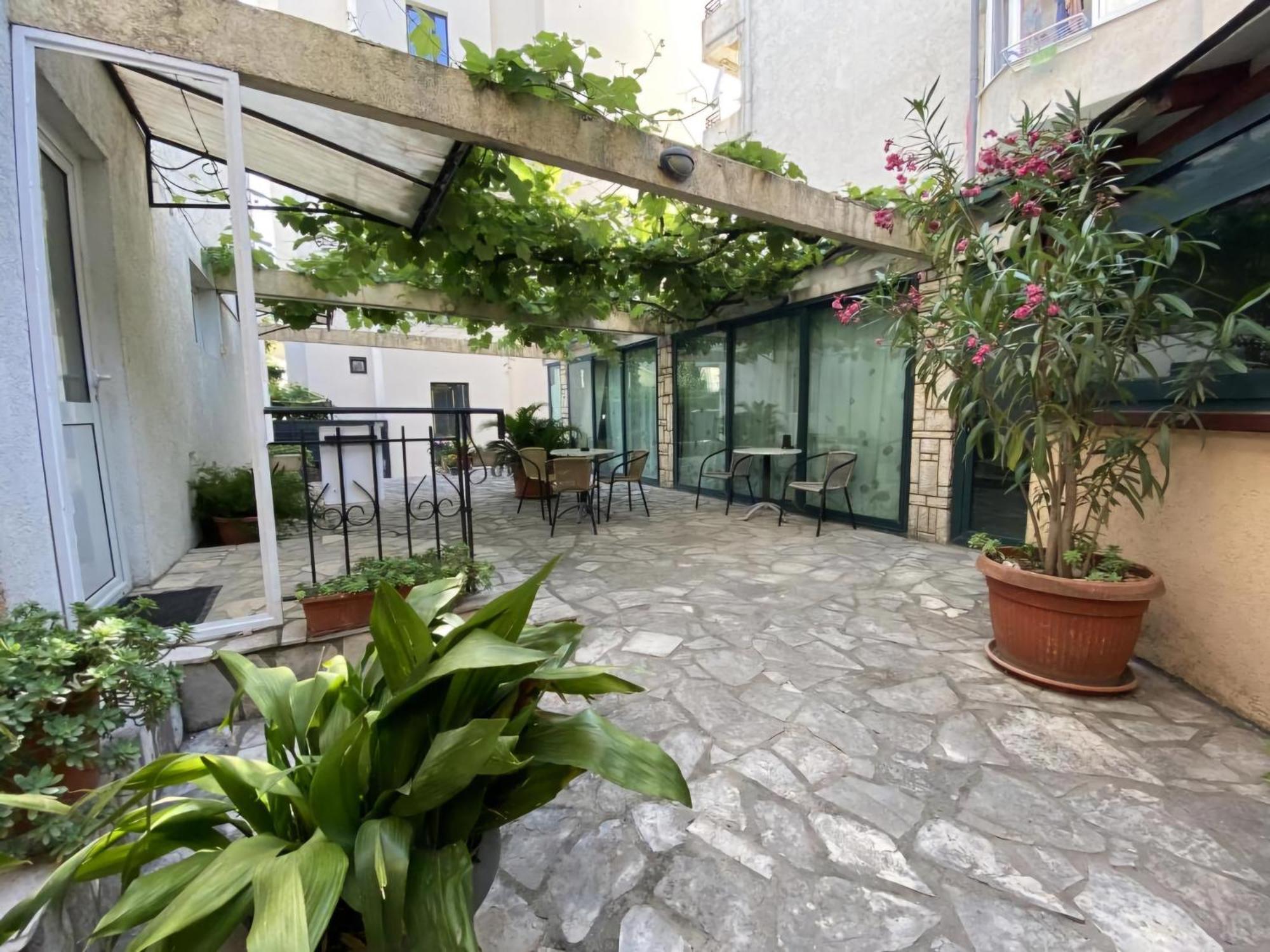 Guesthouse Tri Palme Bečići Zewnętrze zdjęcie