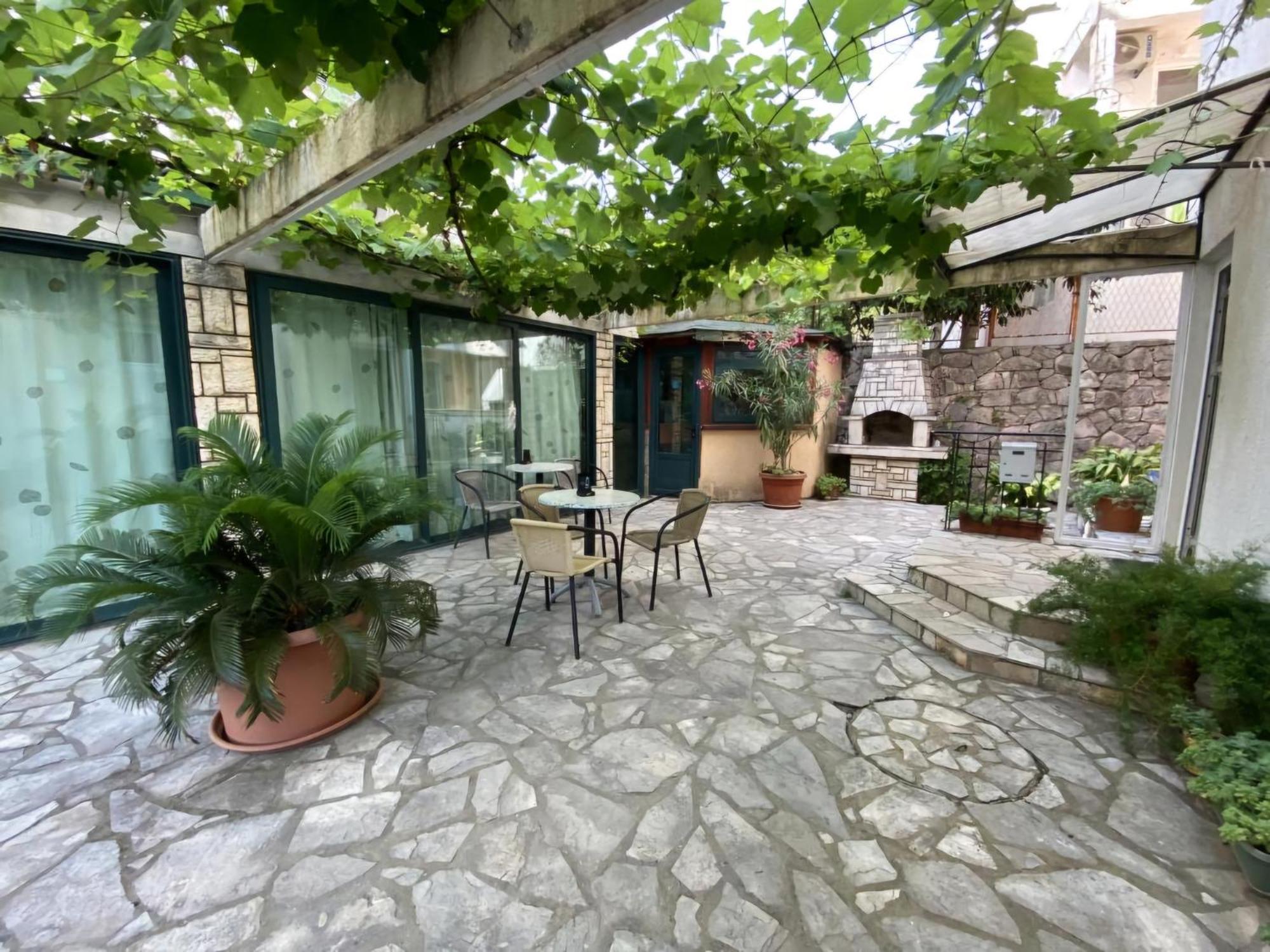 Guesthouse Tri Palme Bečići Zewnętrze zdjęcie